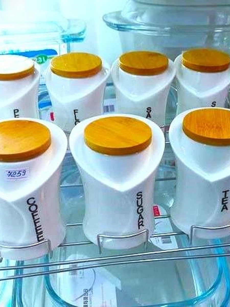 Банки 7в1 на металлической подставки 3 штуки большие и 4 штуки маленькие