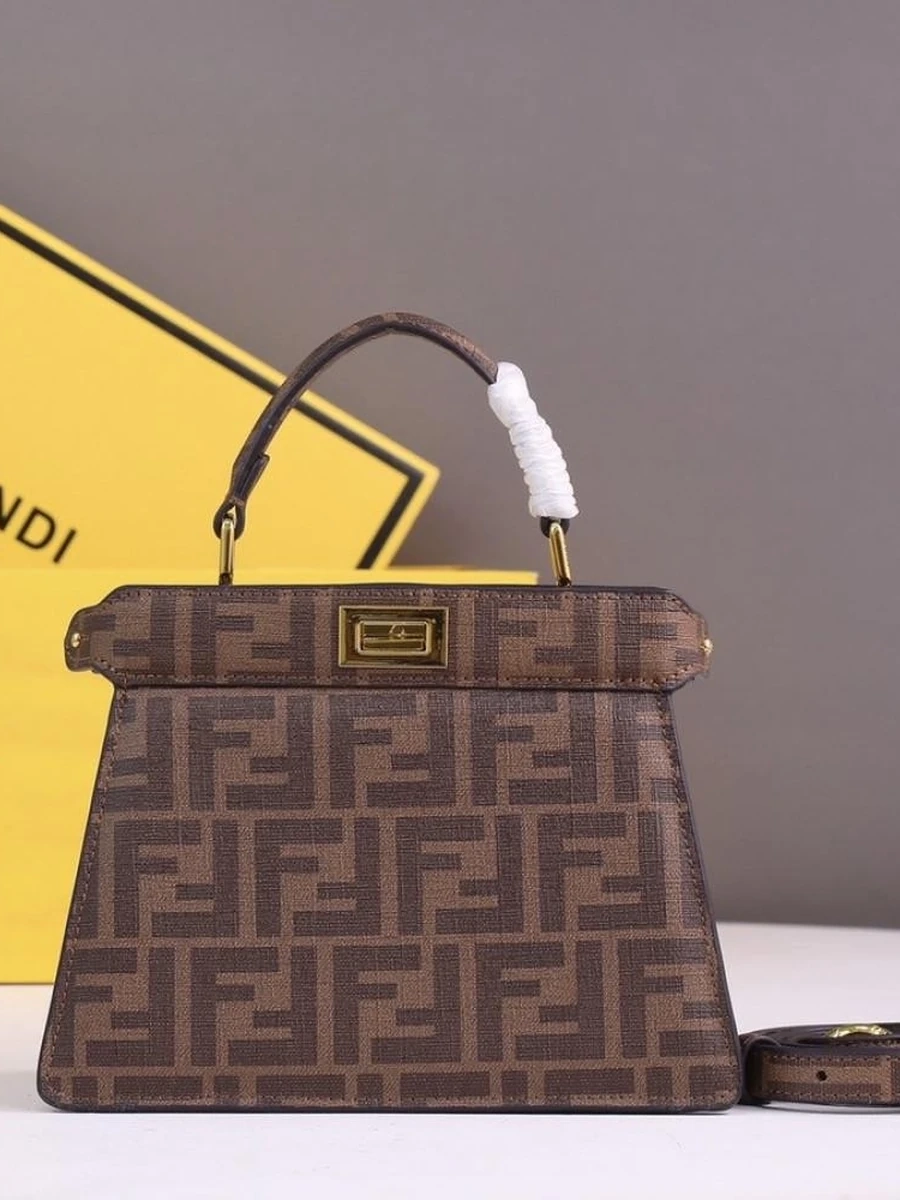 Сумка от фирмы Fendi / Белый, Серый