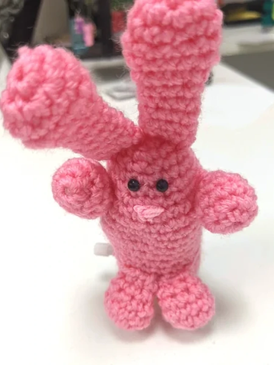 Игрушка. Шагающий заяц