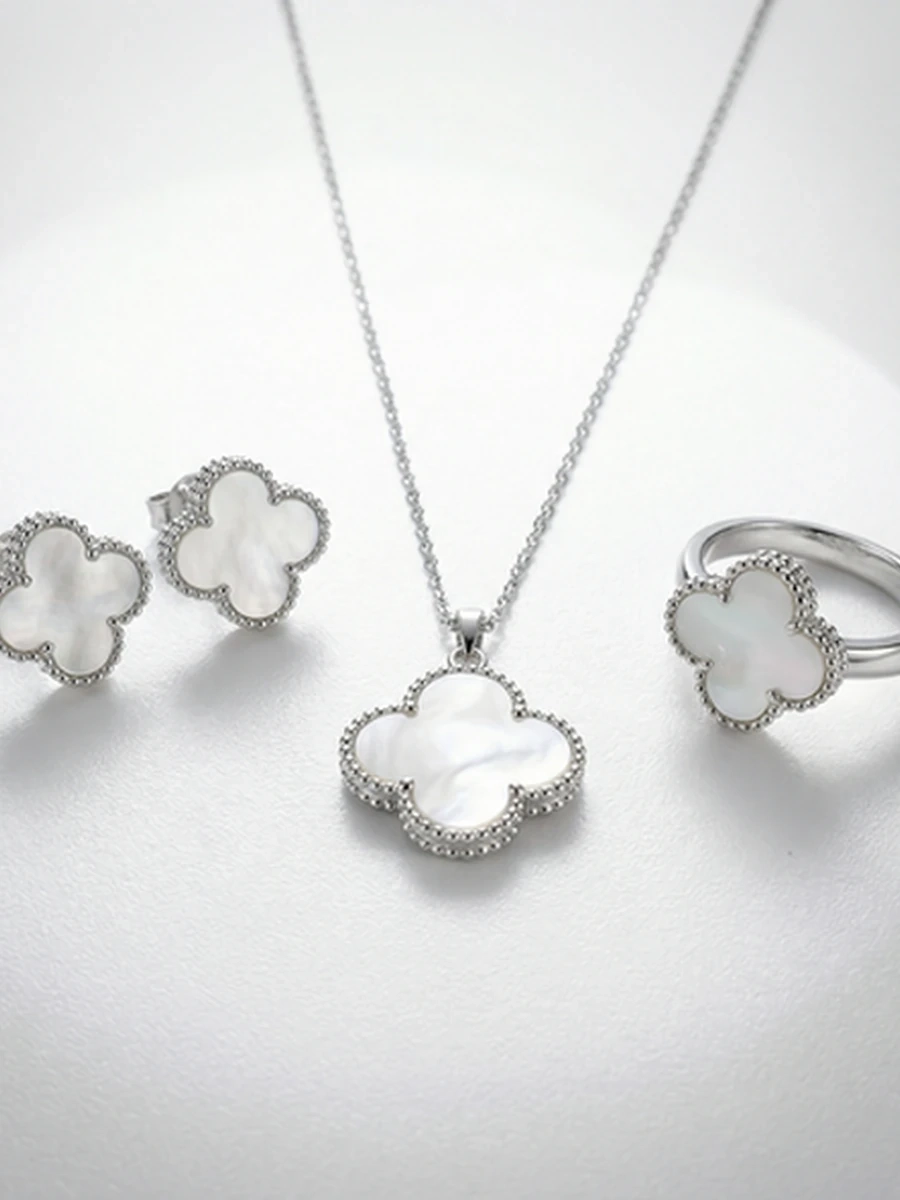 Комплект украшений Van Cleef: кулон и серьги серебристый с перламутром