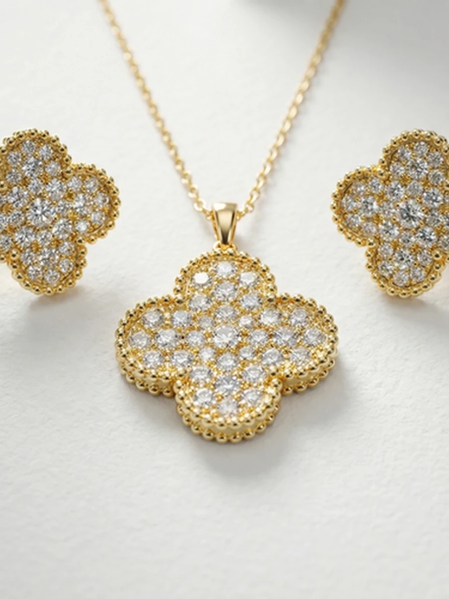 Комплект украшений Van Cleef: кулон и серьги золотой