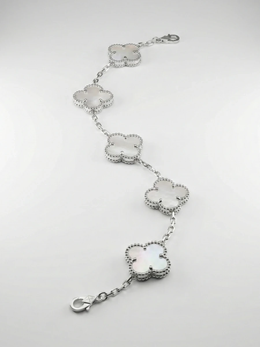 Браслет женский в стиле Van Cleef серебристый с белым перламутром