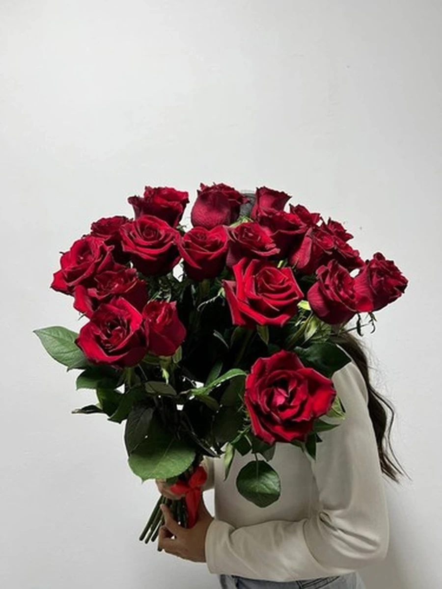 25 красных роз