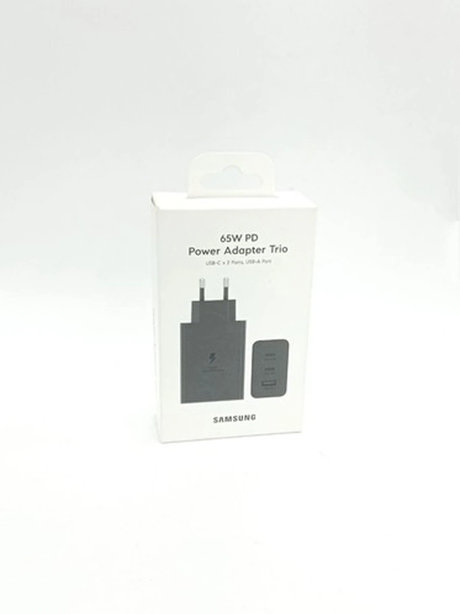 Адаптер для быстрой зарядки с двумя портами USB-C и  USB-A.